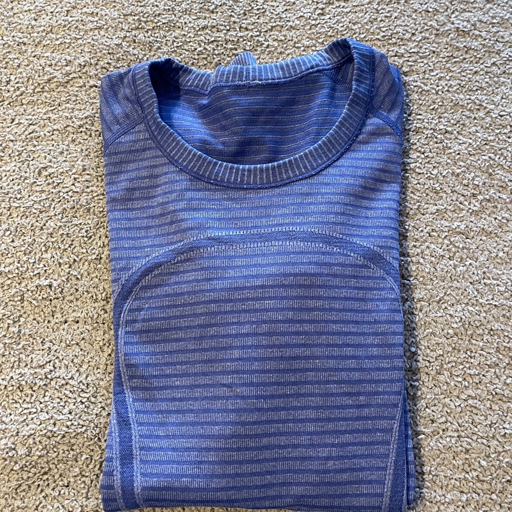 Lululemon size 8 long sleeve swiftly top. Like new!